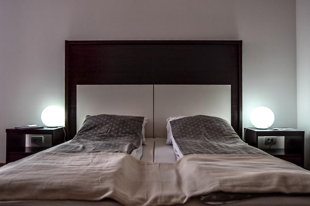 نوفي ساد Modena Apartments الغرفة الصورة