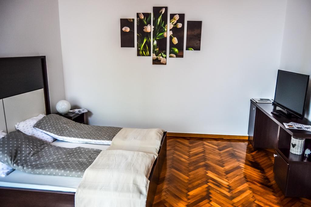 نوفي ساد Modena Apartments الغرفة الصورة